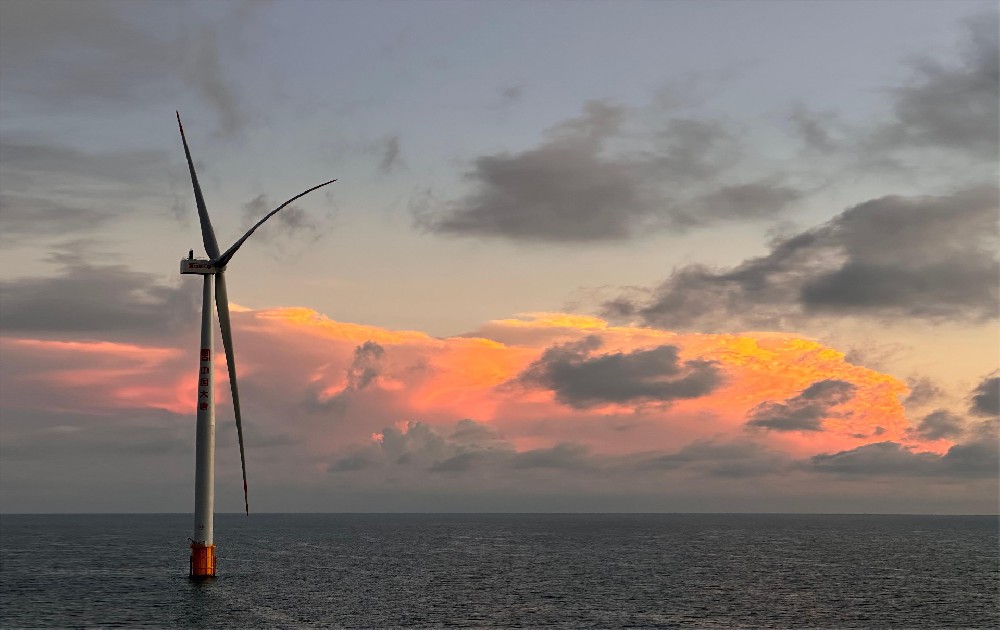 海南1200MW海上風(fēng)電項(xiàng)目！“精銦01”完成首臺風(fēng)機(jī)安裝